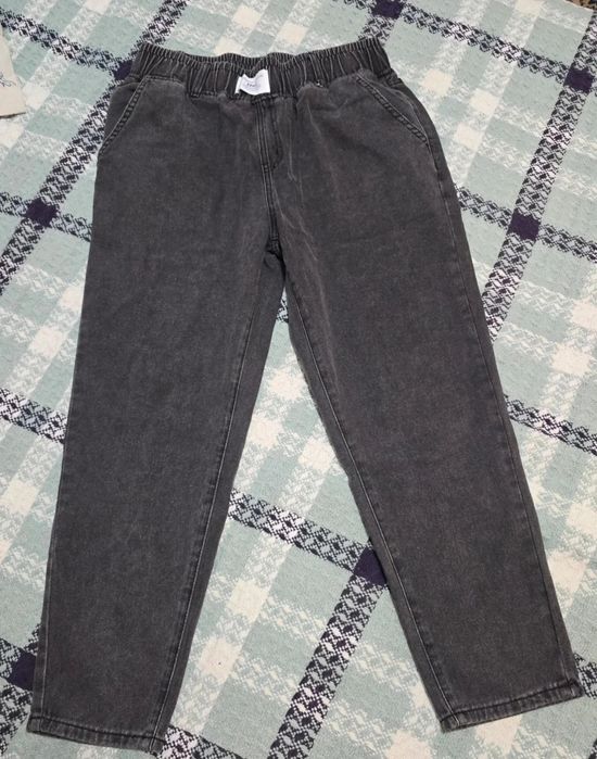 Blugi cu elastic in talie