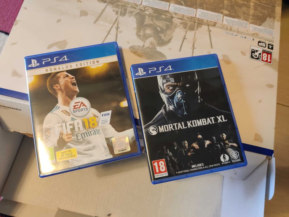 PS4 pro impreuna cu 2 controllere, suport pentru controller