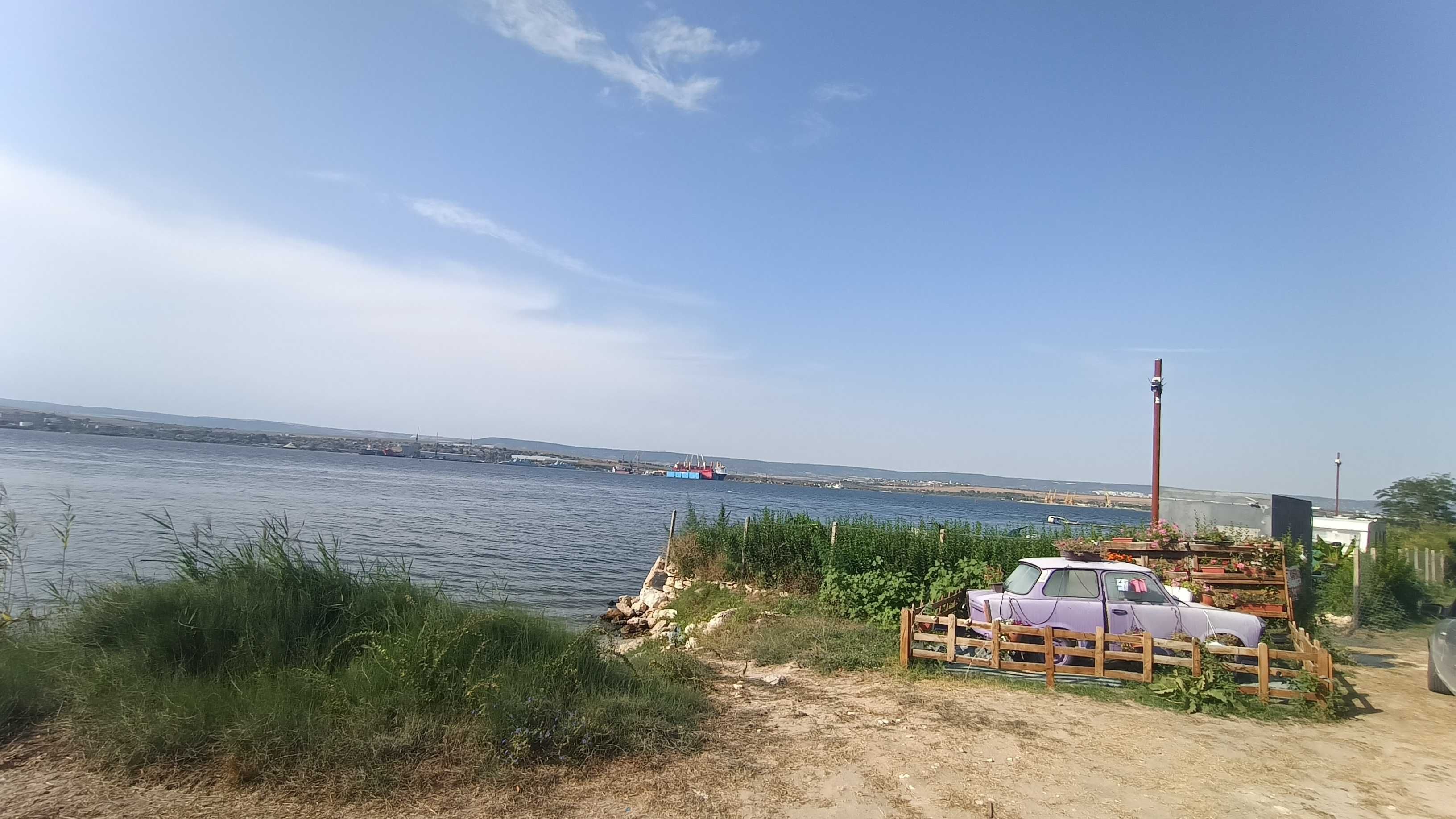 Парцел на брега на Варненското езеро - с. Константиново, общ. Варна