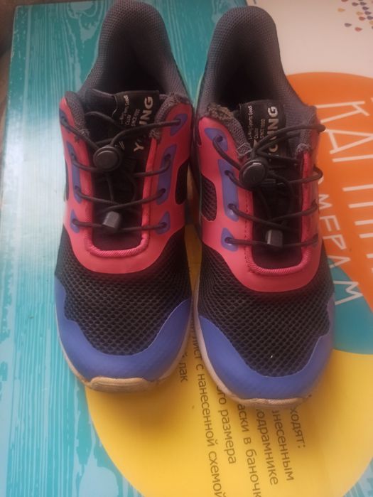 Кроссовки фирменные