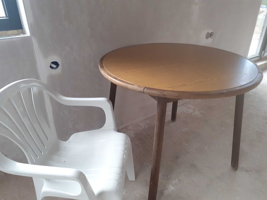 Дървена кухненска маса