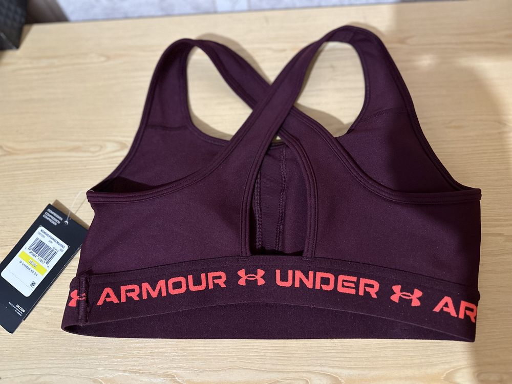 Нова бюстие на Under  Armour