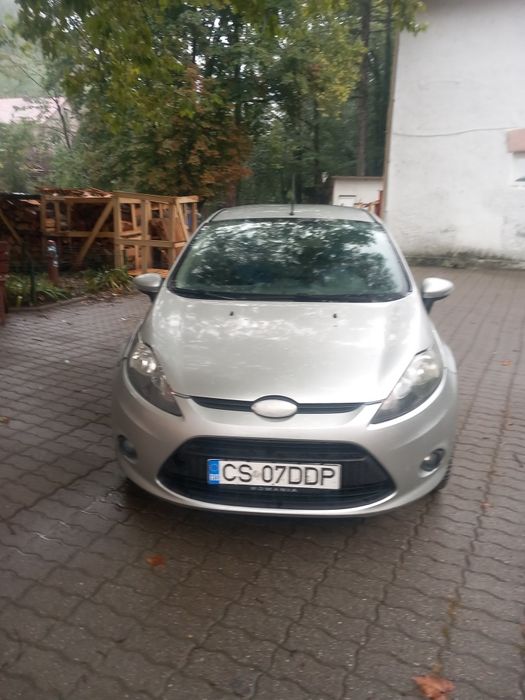 Vând Ford Fiesta