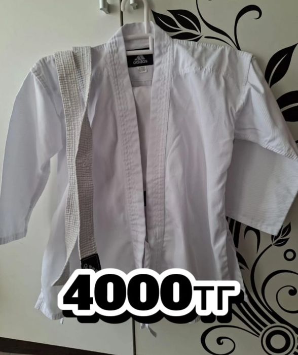 Каратэ киімдері сатылады. Ұқыпты таза