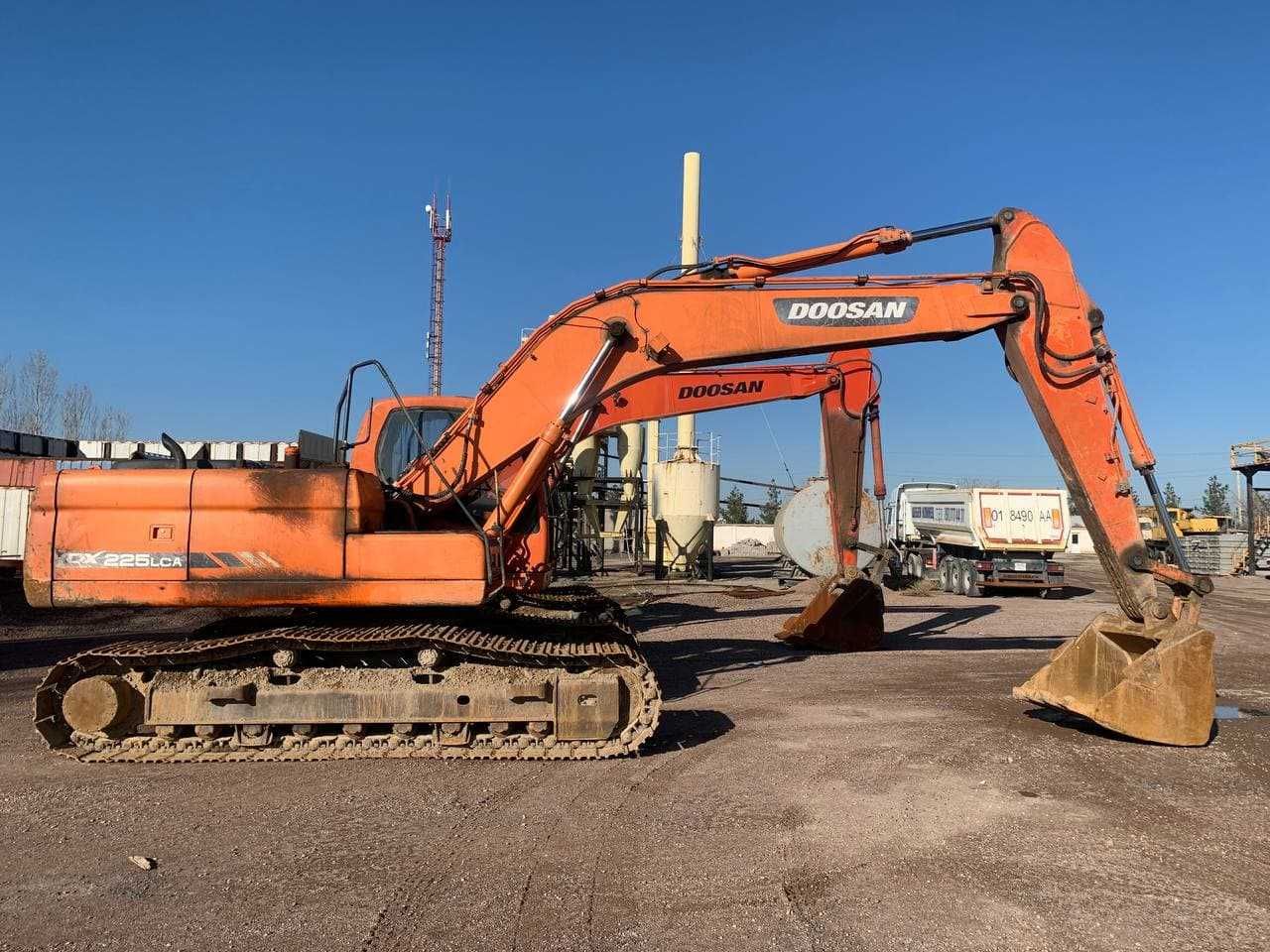 Продается Гусеничный Экскаватор "Doosan" 225