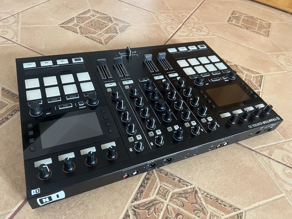 Traktor S5 / Flight case / Consola Dj / Pioneer