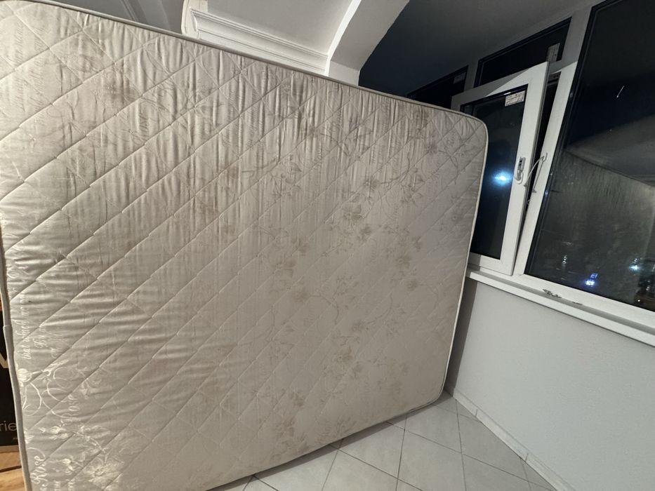 Продам матрас 180*180 в отличном состоянии