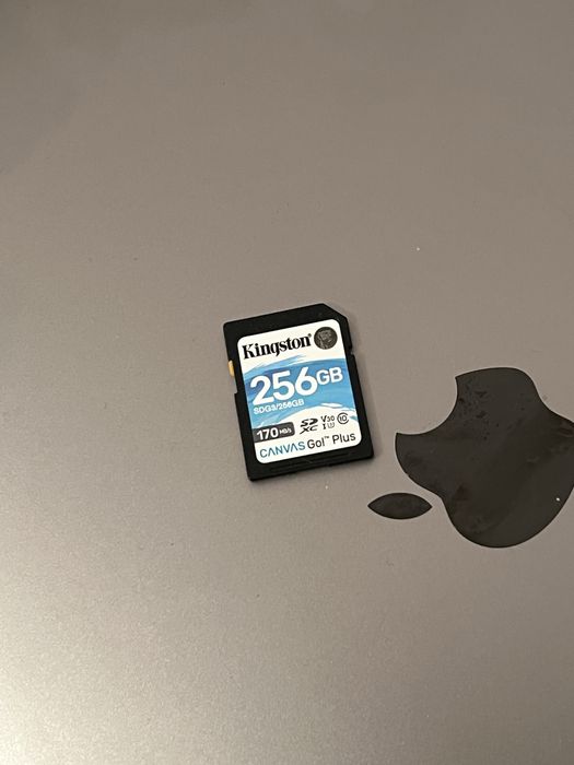 Продам срочно 256 гб карта памяти kingston