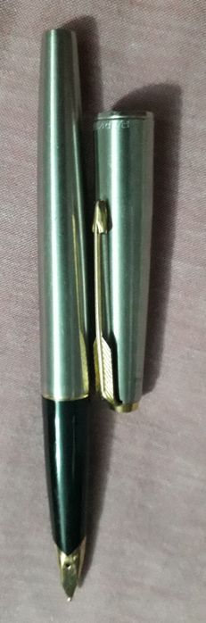 Stilou Parker , cu penita de aur .