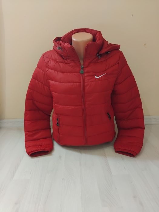 Geaca fete Nike.