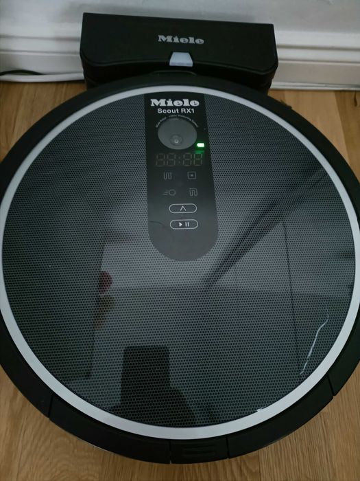 Aspirator robot Miele Scout RX1