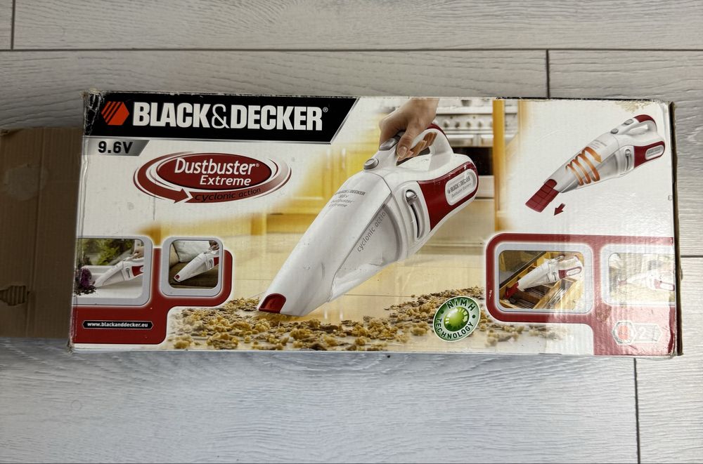 Aspirator de mană portabil fara fir cu incarcator 9.6 V Black&Decker