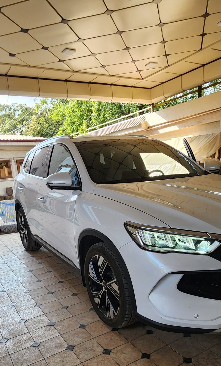 Продаётся BYD song PRO жемчужно белого цвета2025 г.в. в отличном состо