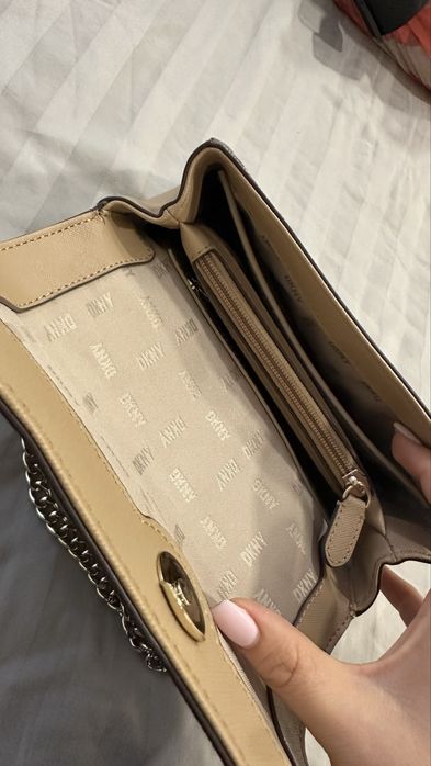 Дамска оригинална чанта DKNY