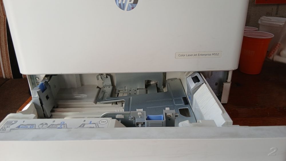 Принтер HP Color laser Jet enterprise M552.