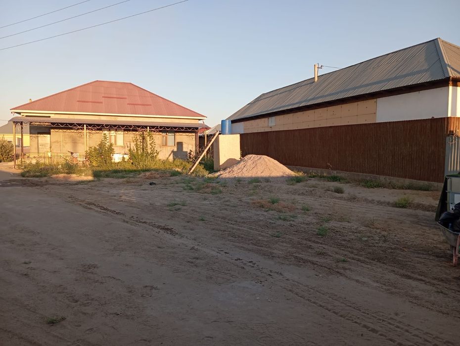 Срочно прадам дом с болшым земелным участком.построен из Газа блока