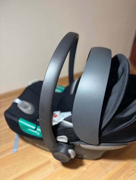 Продавам кошче столче за кола Cybex Aton S2