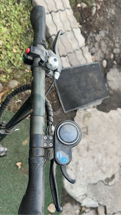 Обменяю электросамокат и iphone 15 128gb