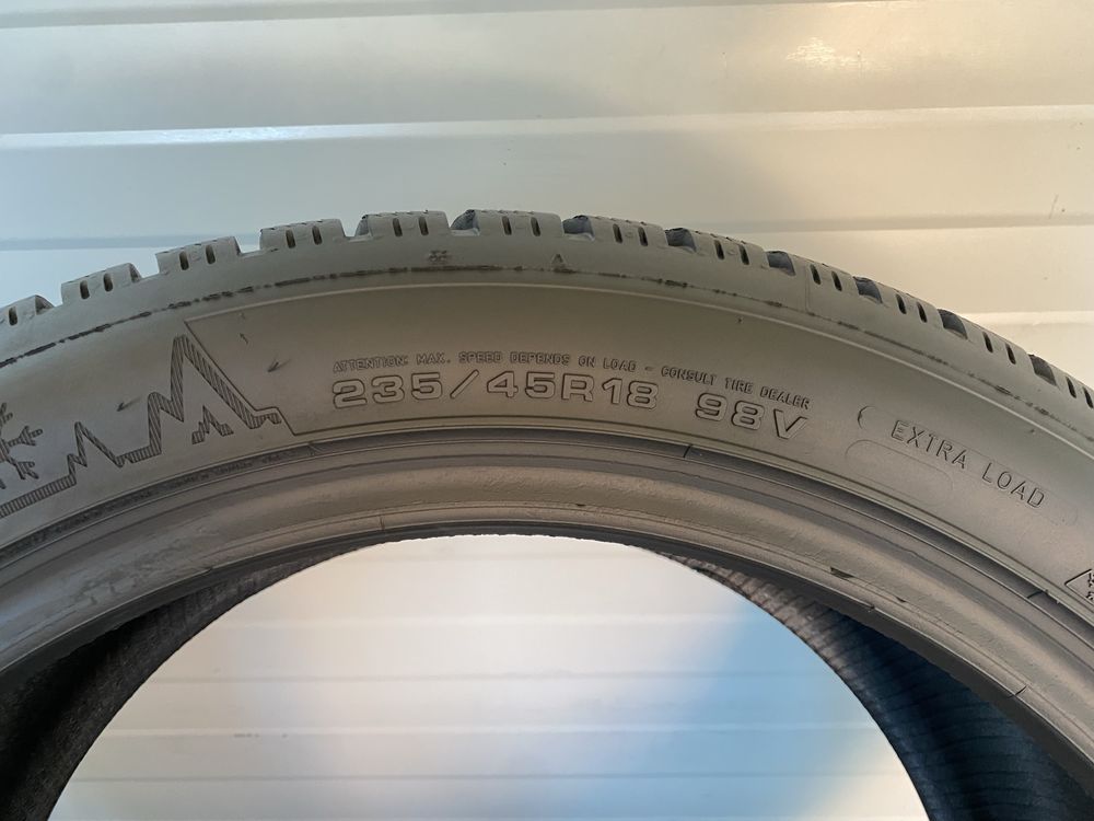 4бр зимни гуми 235/45/18/Dunlop Winter Sport5/dot1819/7.7мм грайфер