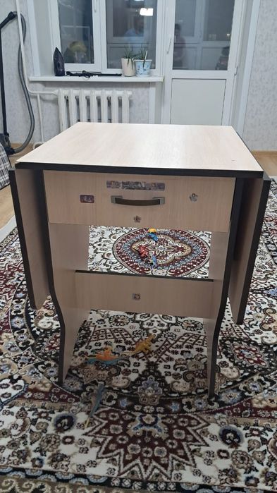 Продам  стол б/у