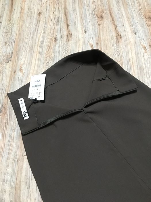 Fusta Zara despicata pe picior M