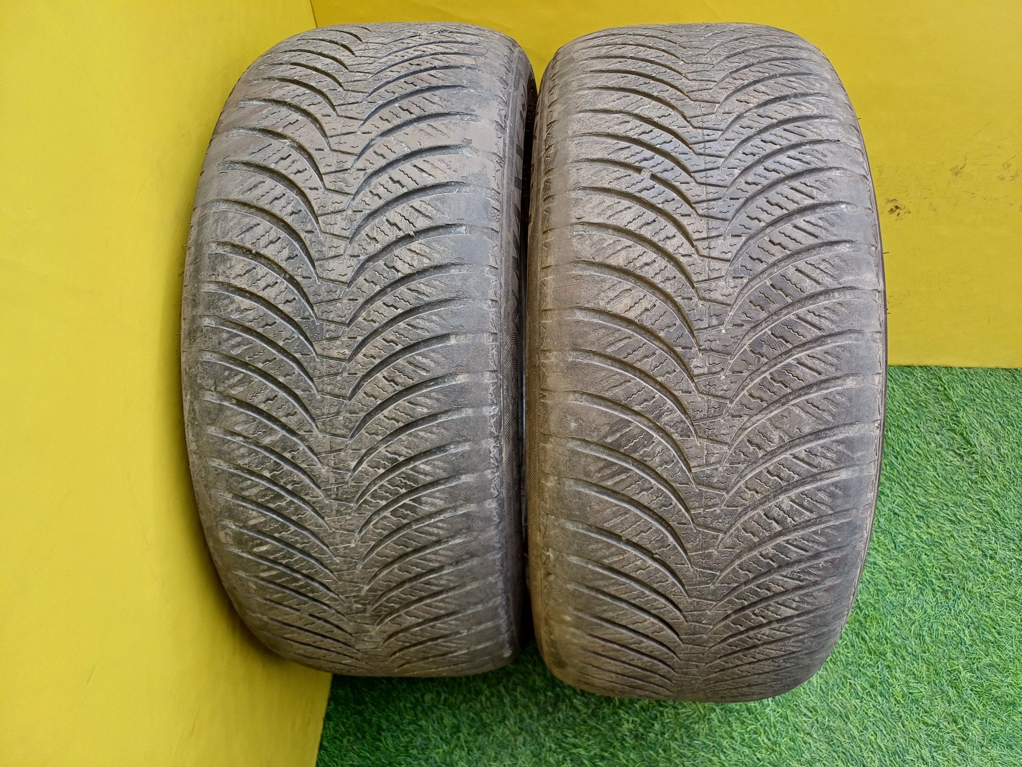 Шины 225/50 R17 Dunlop пара.