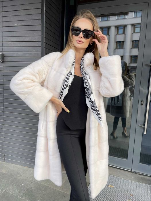 Haina de blana nurcă , vizon divină, incredibil. Culoare ivory