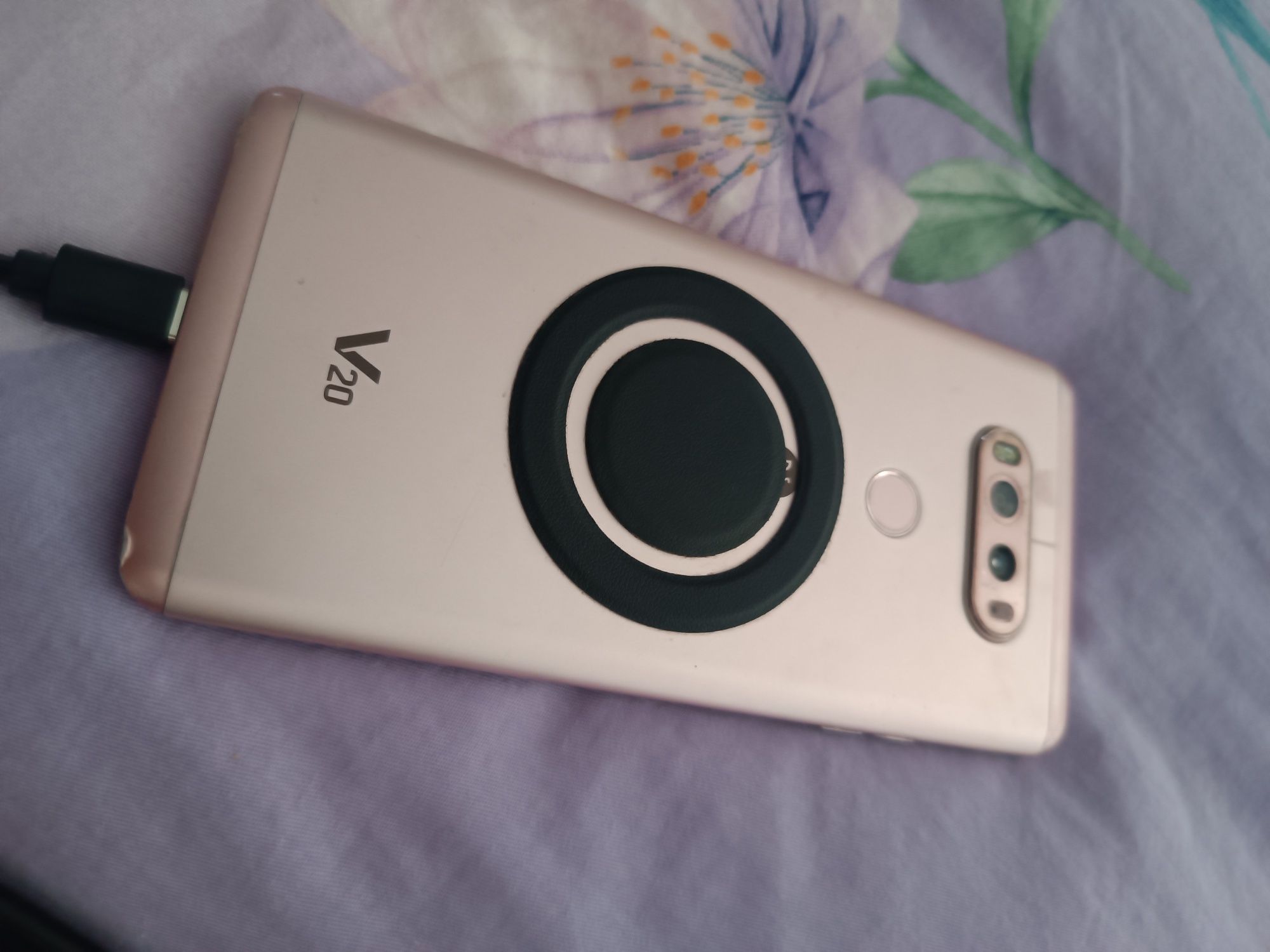 Lg v20 sotiladi xolati yaxshi