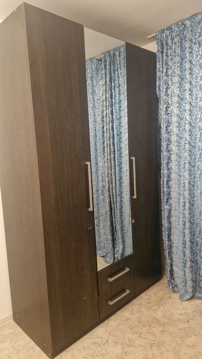 Шкаф трёхдверный