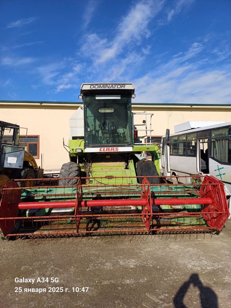Claas Dominator 130