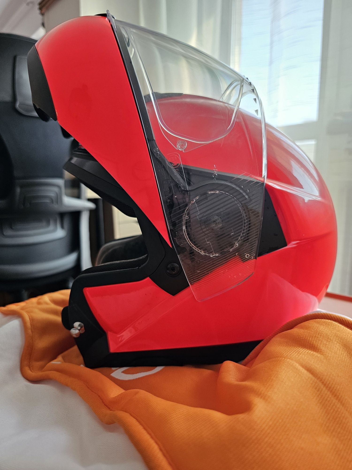 2 Casti moto flip-on  Schubert C4 Pro impreuna cu set comunicatie dedi