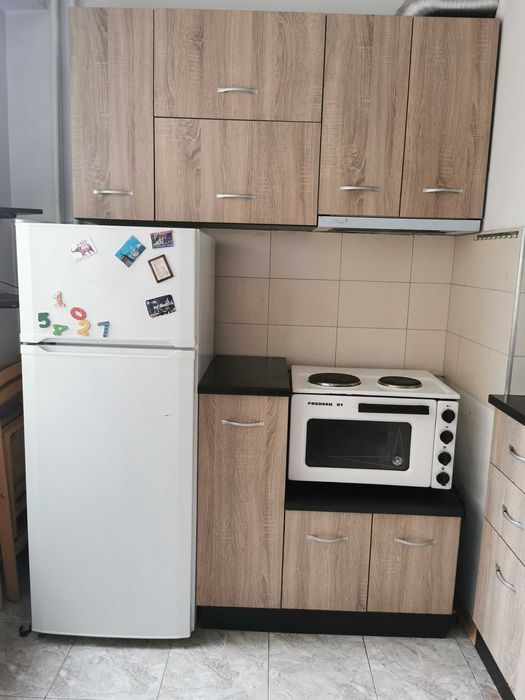 Комплект кухненски шкафове + пералня Beko + хладилник Liebherr