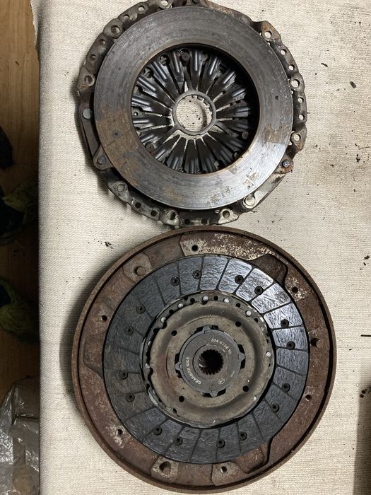 Kit ambreiaj Bmw E60 E61 N47D20 177 cai