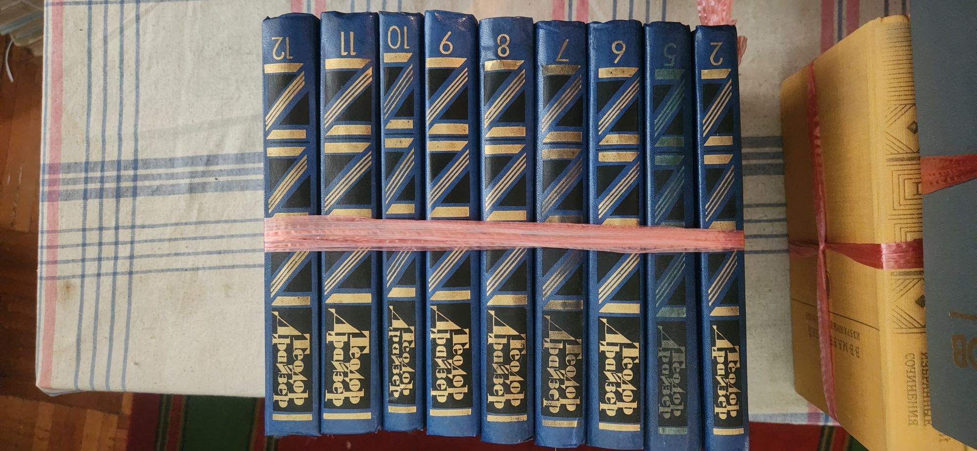 Продаются книги художественной литературы.