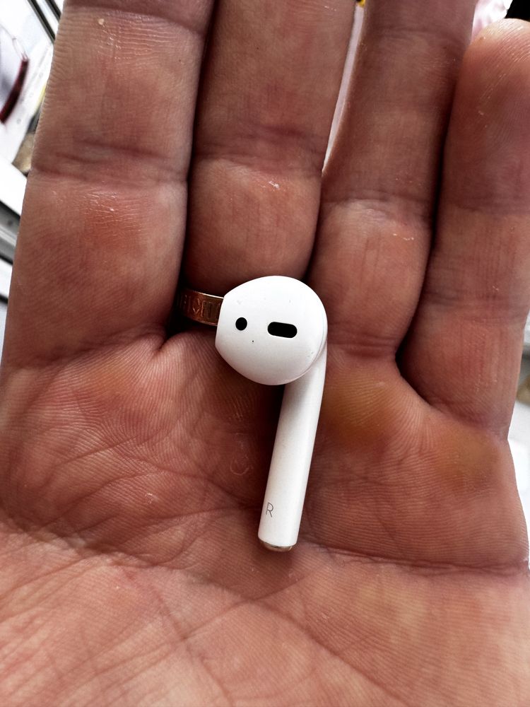 Наушинки Airpods