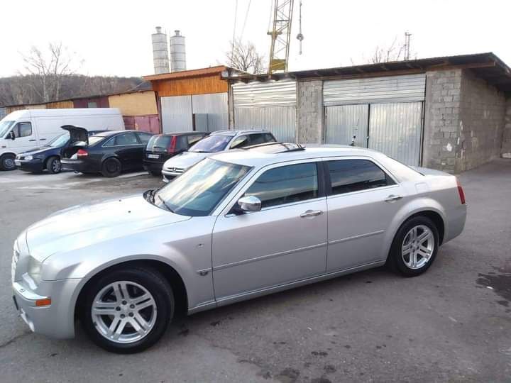 Vând Chrysler 300 C