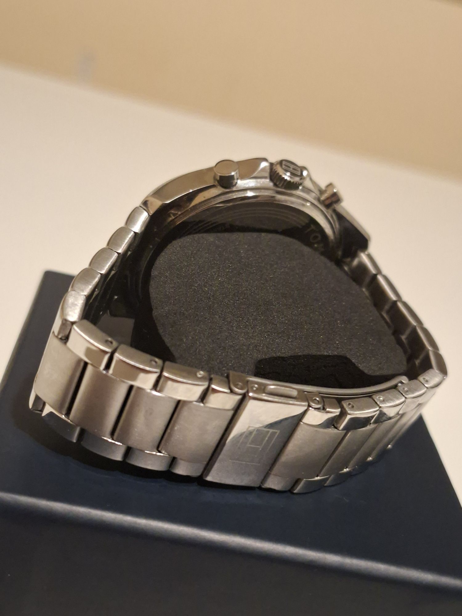 Оригинален часовник Tommy Hilfiger