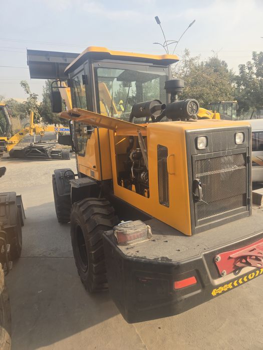 Фронтальный погрузчик