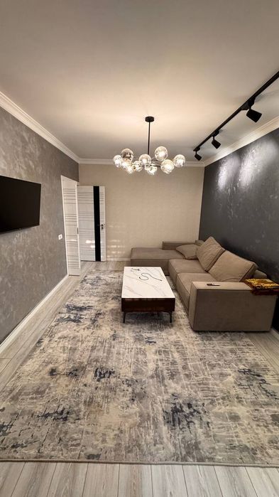 Юнусабад 4 квартал. Продается квартира  2/1/4