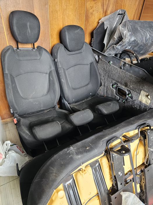 Седалки за Рено Captur 2018 година