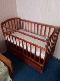 Кроватка детская качающаяся, деревянная с матрацем