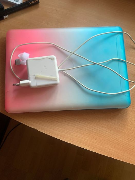 Laptop Macbook alb A1342 functional