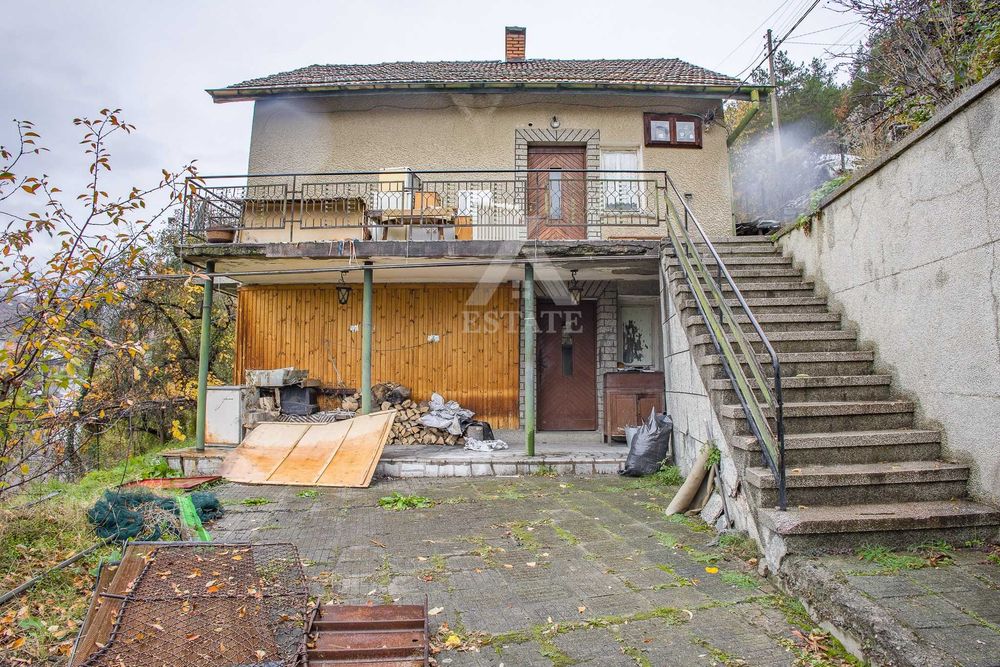 Продава се 2-етажна къща в гр. Своге