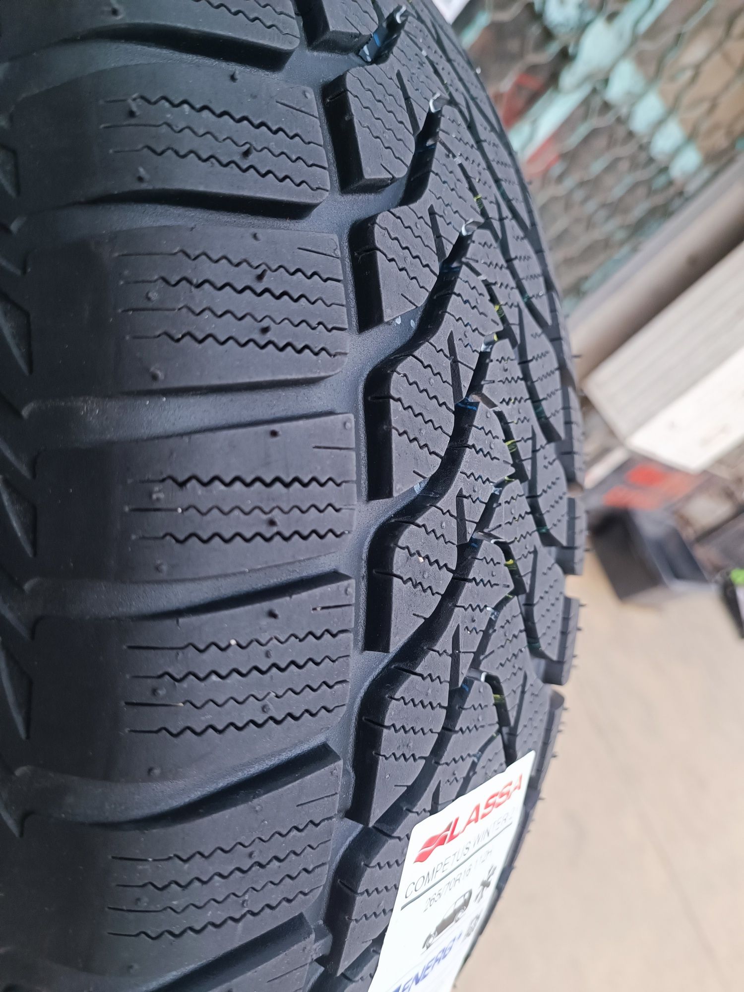 СУПЕР ПРОМОЦИЯ. Нови зимни гуми за джип. LASSA 265-70-16.