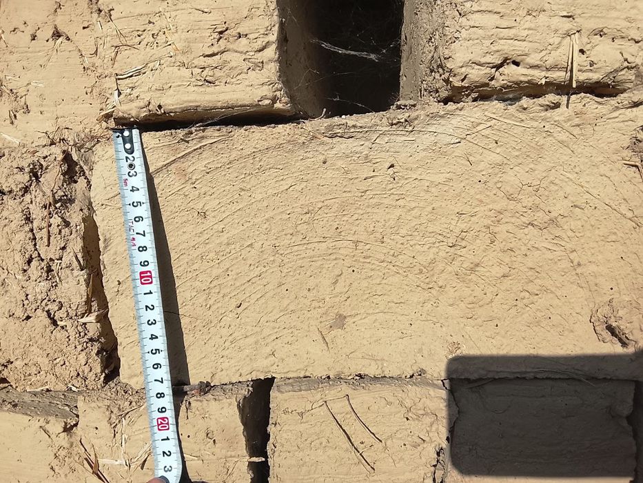 Hom gisht kotasdan uyda quyilgan