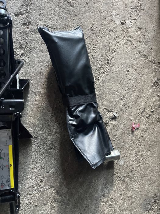 Vand cric original Vw tiguan Audi Q3 nou nefolosit cu sau fara accesor