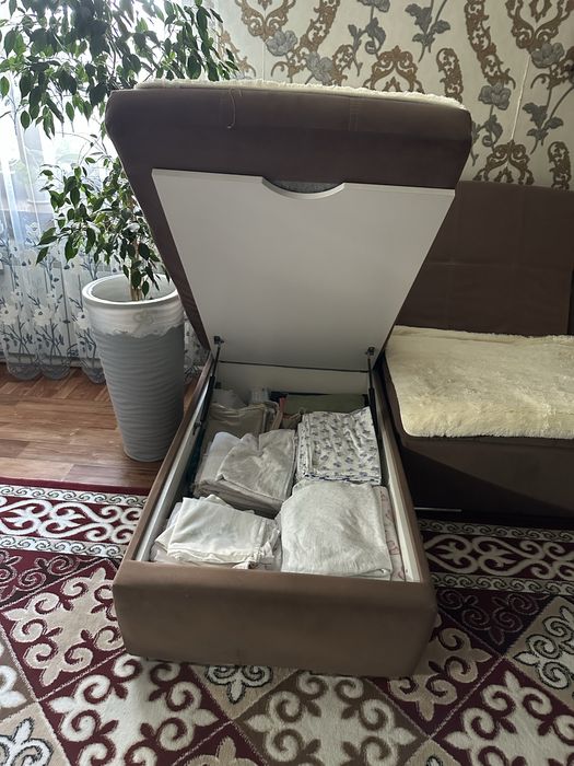 Продам диван с креслом