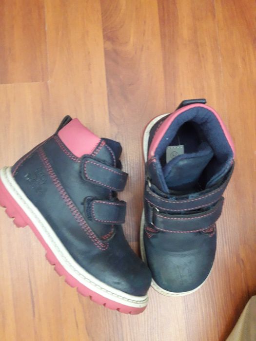 Продам ботинки для девочки.