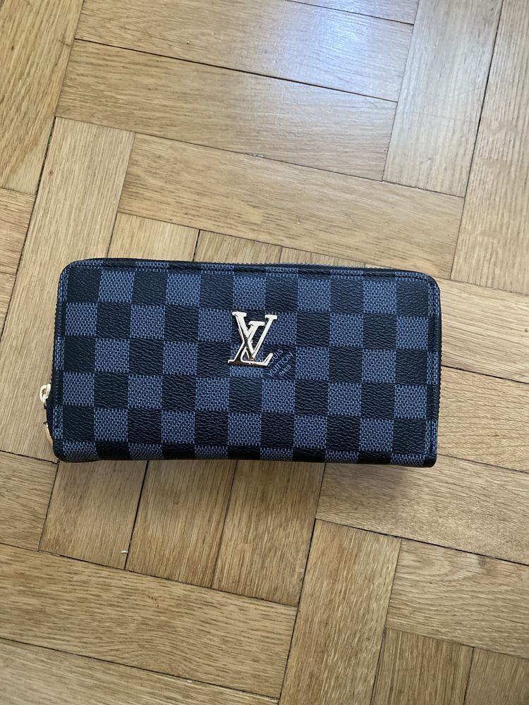 Дамски портмонета на Louis Vuitton