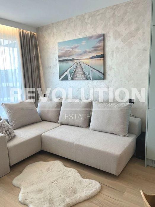 Двустаен апартамент в района на Св.Св. Константин и Елена!